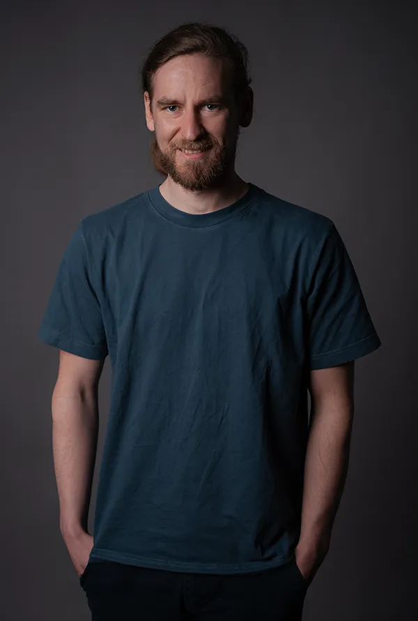 Programmierer imc - Kevin Hambrecht am Schreibtisch